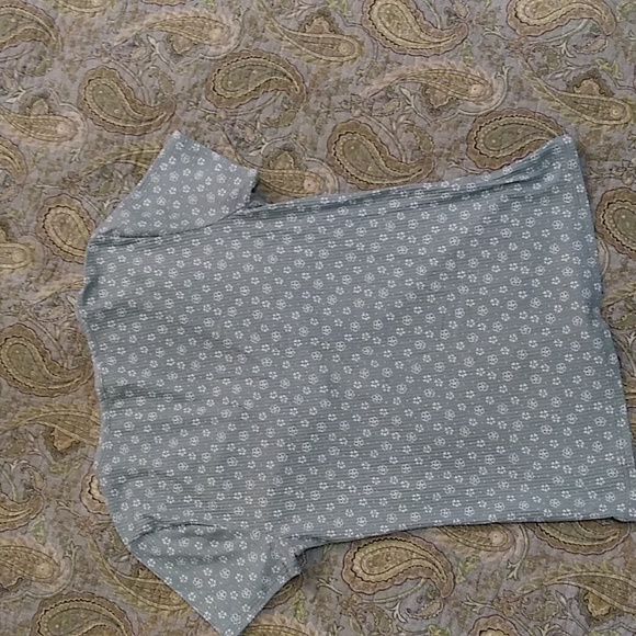 Pretty Floral Print Tee by Love Wins, size Medium - Picture 3 of 6